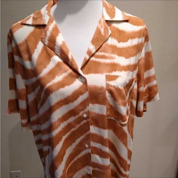 Pistola Women’s Lucy Pajama Top Zebra Print Burnt Orange Button Down Size M - Picture 4 of 10